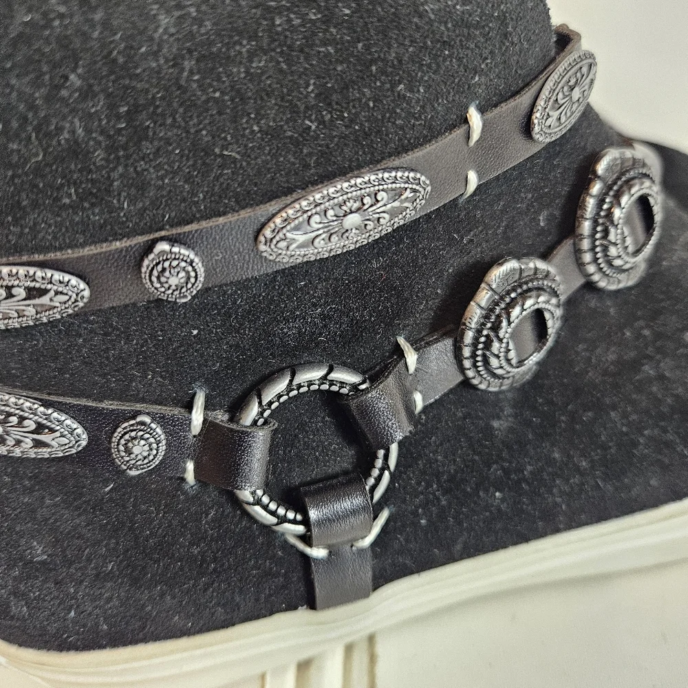 Very Volatile Sneakers 6.5 Menloh Suede Double Strap Back Zip Black Leather Boho